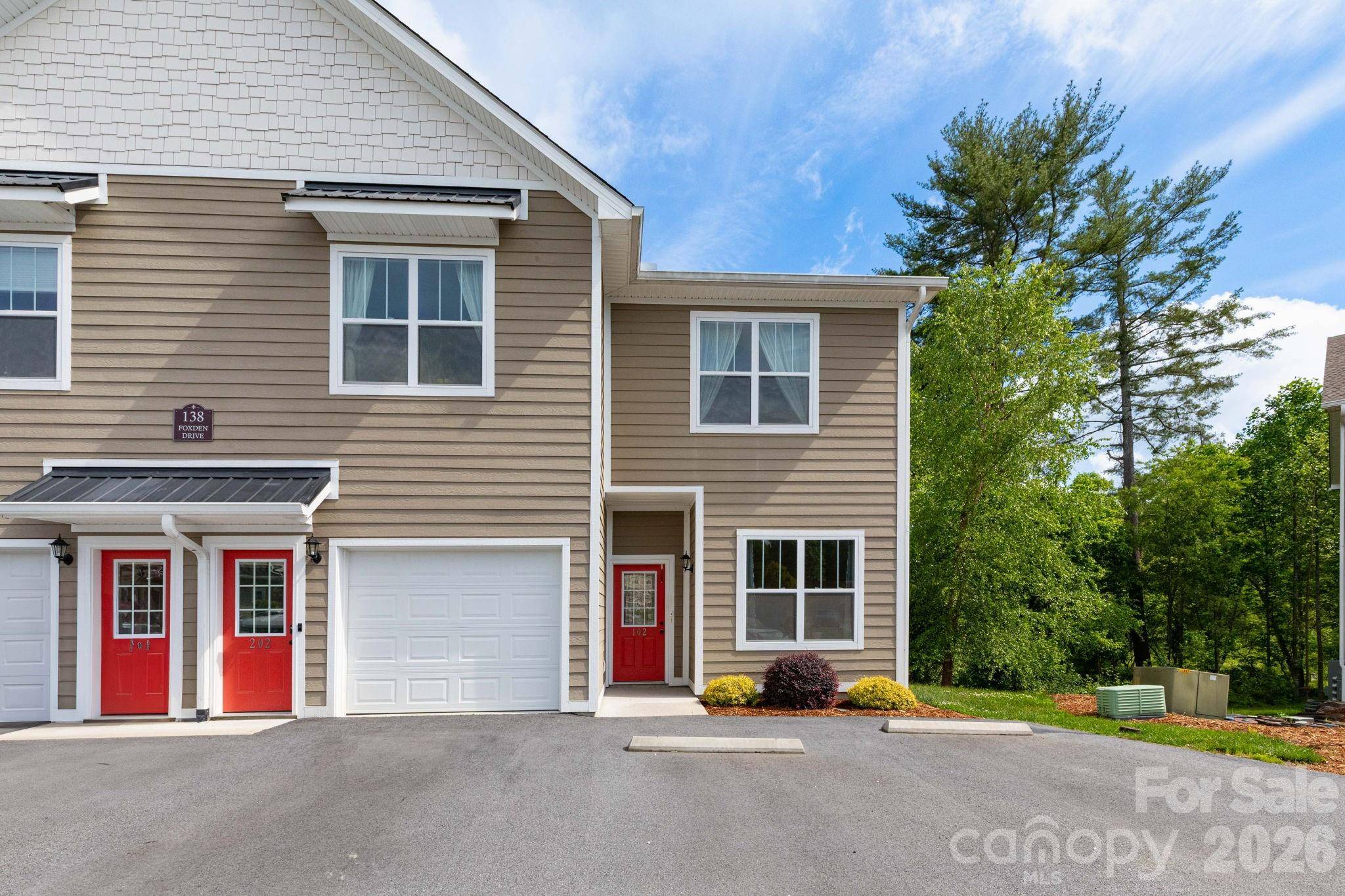 138 Foxden DR #102, Fletcher, NC 28732