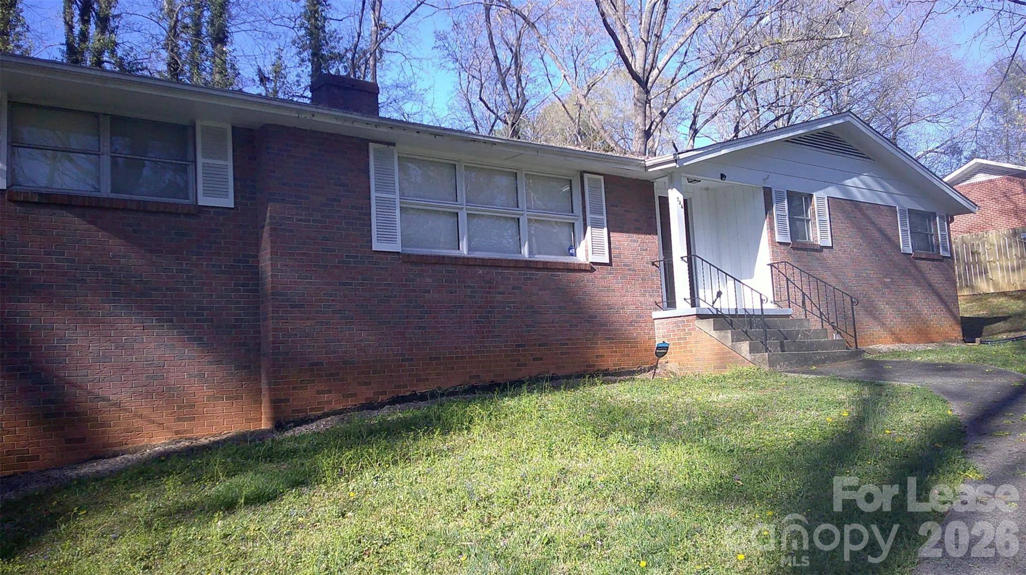 736 12th AVE NW, Hickory, NC 28601