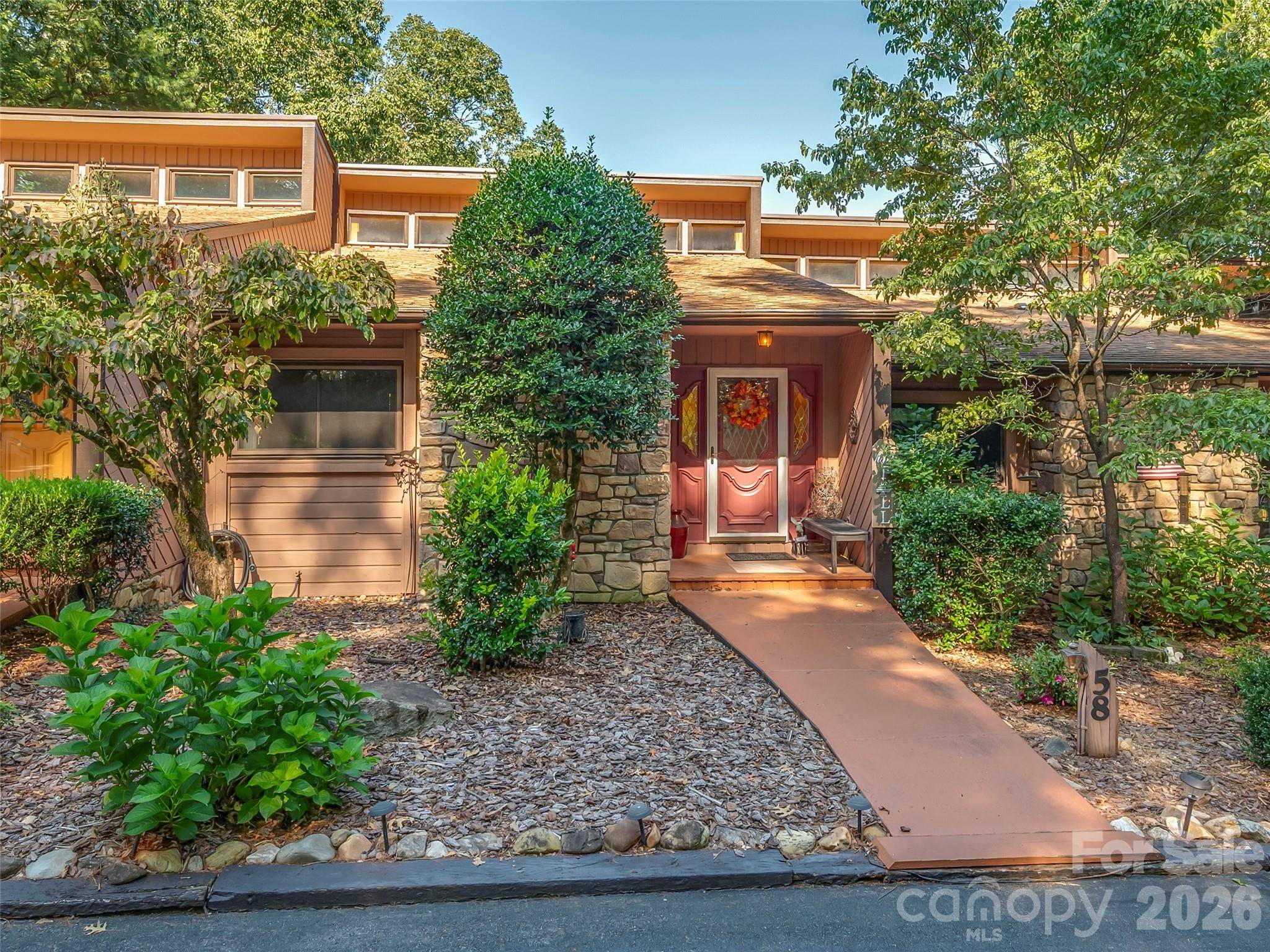 58 Timbertop LN, Etowah, NC 28729