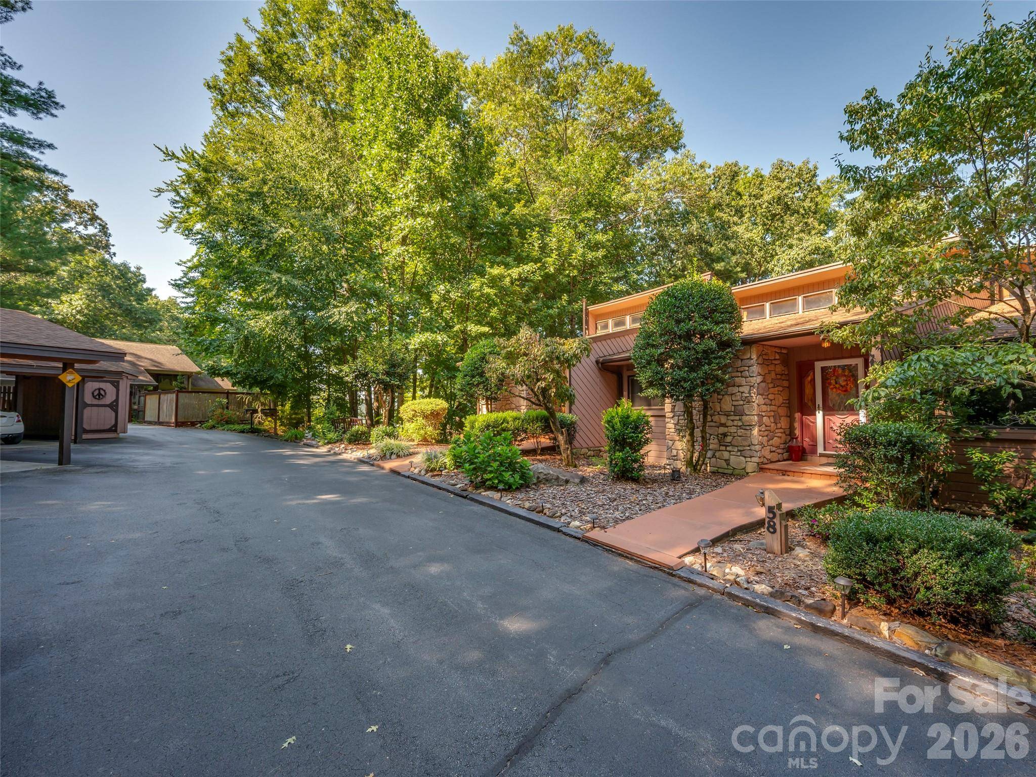 58 Timbertop LN, Etowah, NC 28729