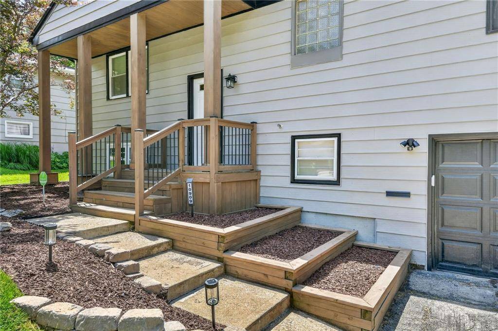 10909 W 72nd TER, Shawnee, KS 66203