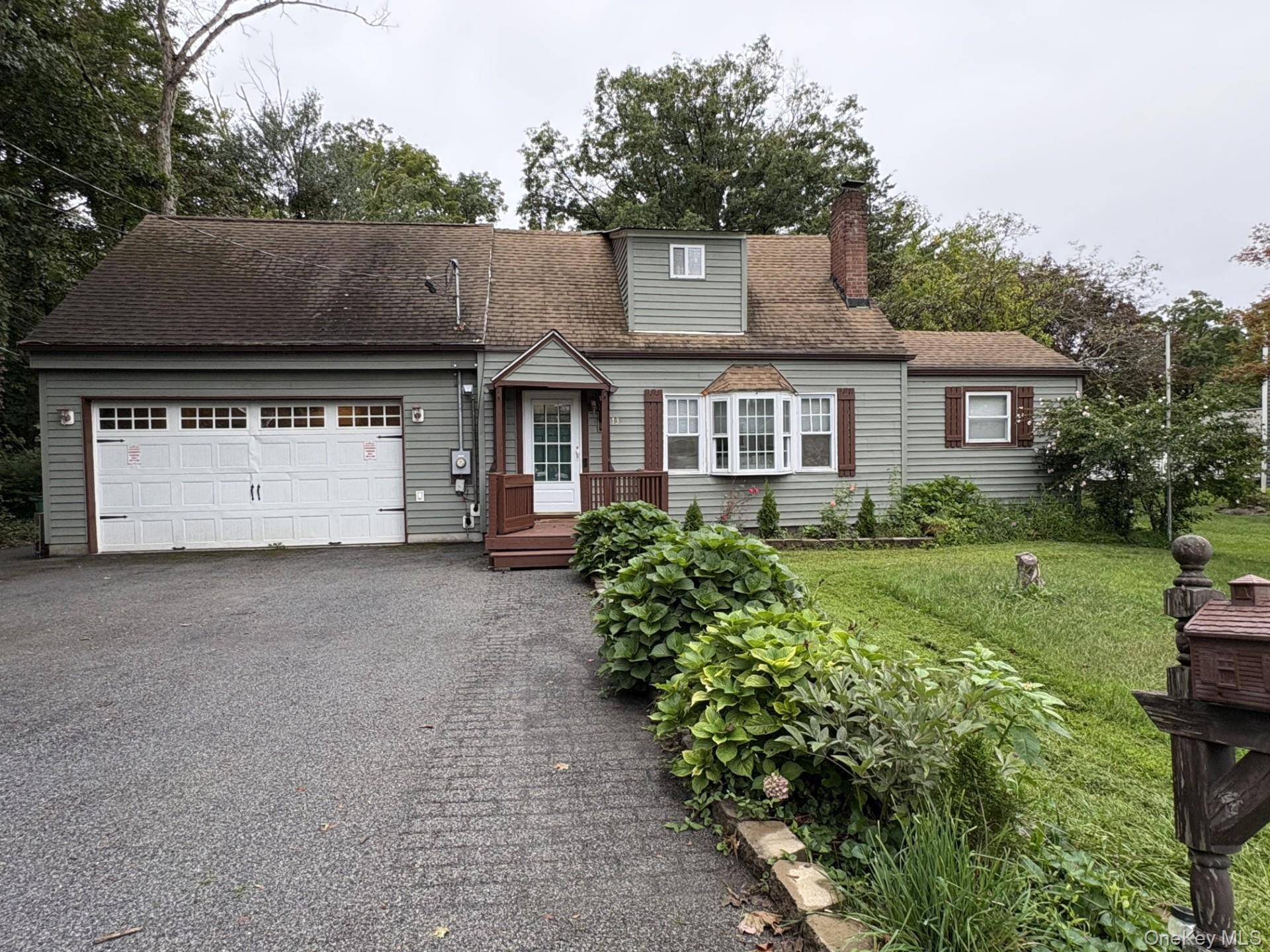 13 Cedar LN, Poughkeepsie, NY 12601