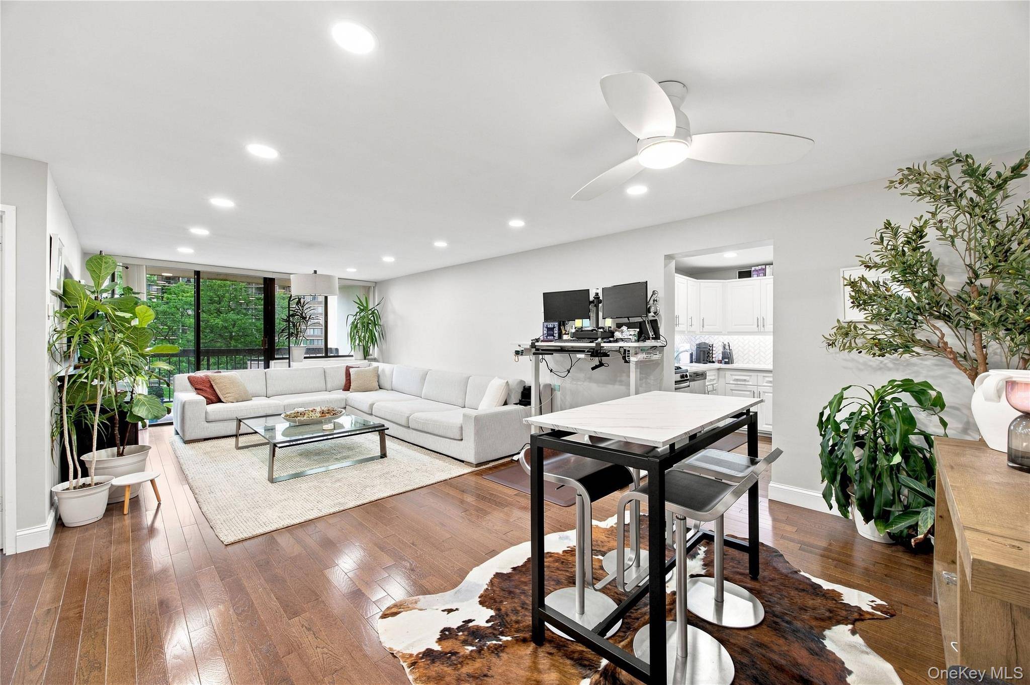 1 Bay Club DR #3E, Bayside, NY 11360