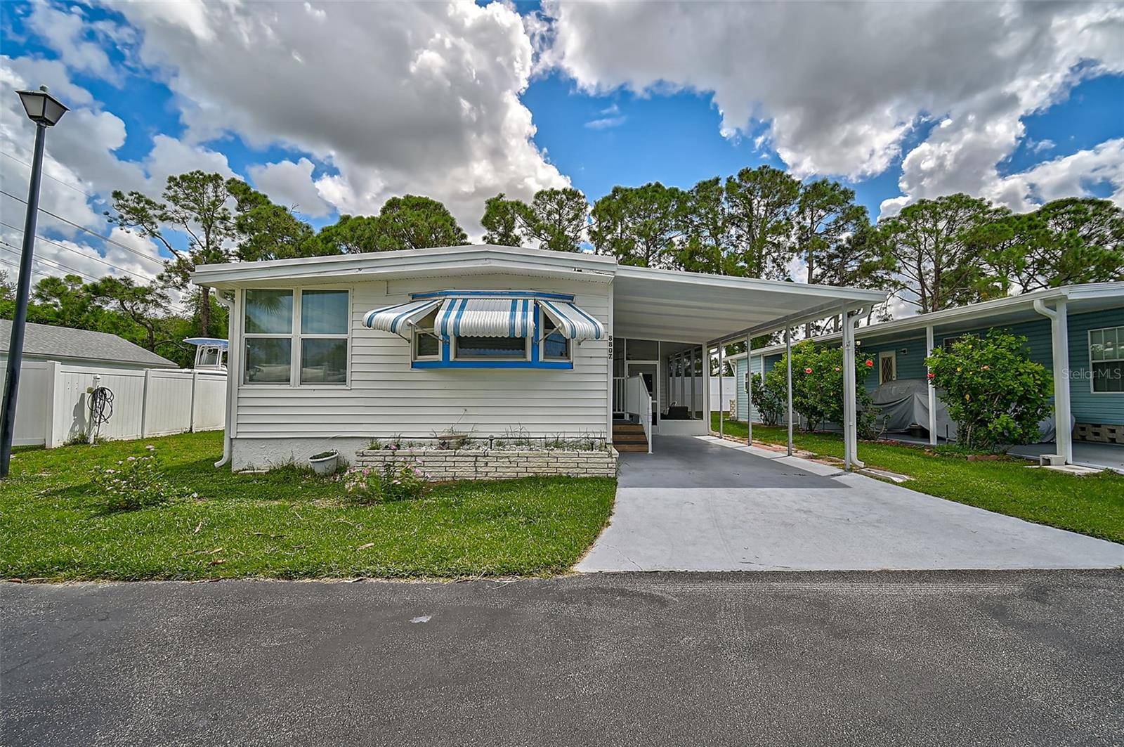 8807 CHEZ VOUS DR, Sarasota, FL 34238