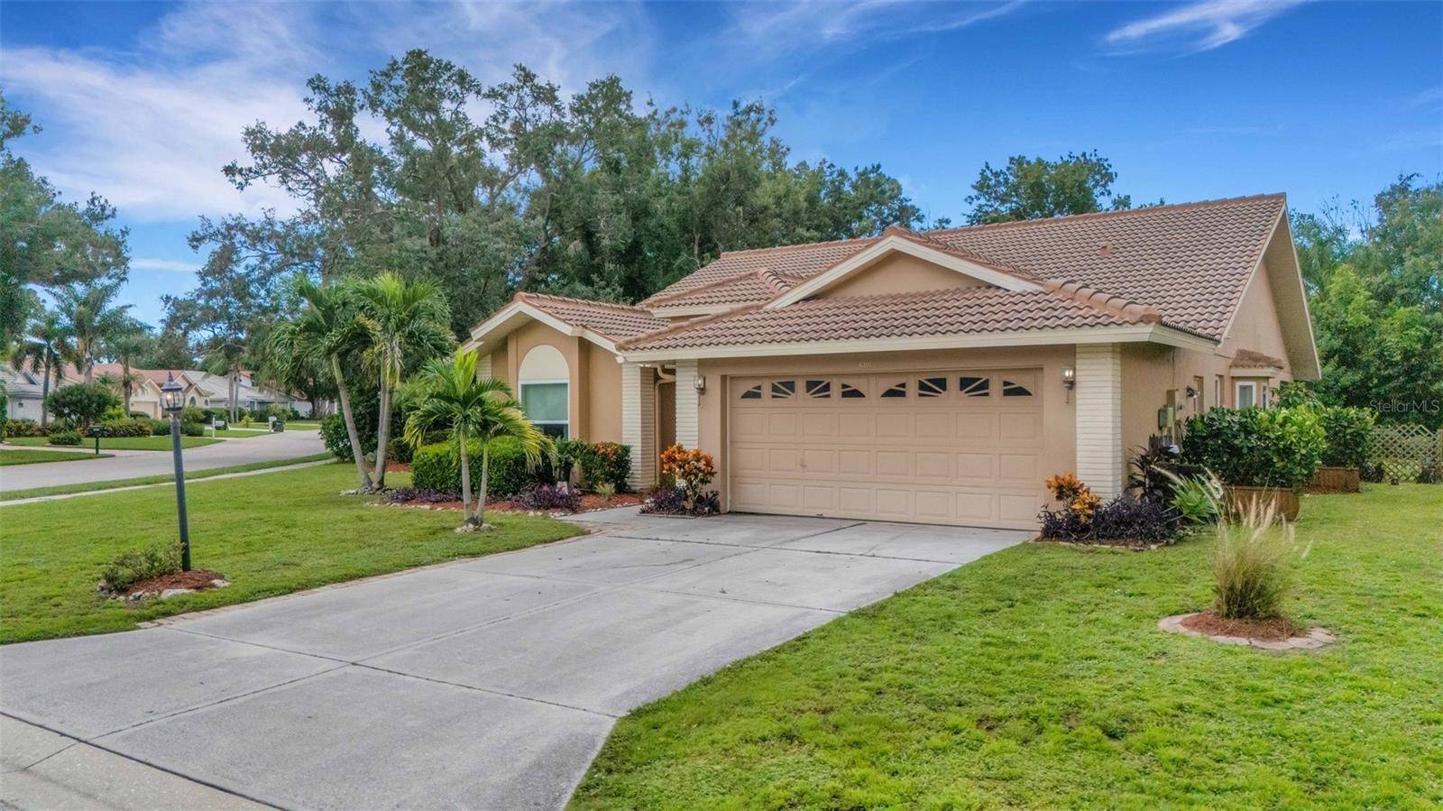 6104 NICOLE DR, Sarasota, FL 34243