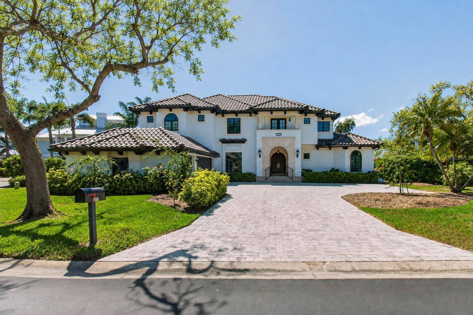 1100 TORTUGA CIR NE, St Petersburg, FL 33702