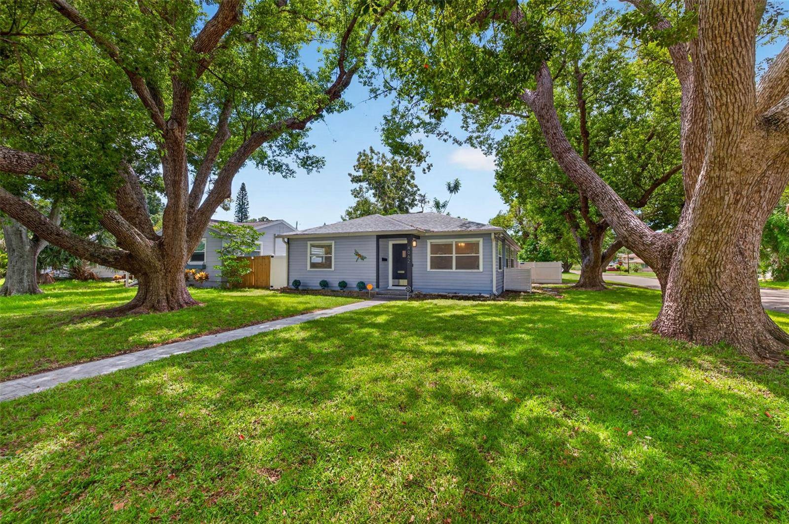 4062 3RD AVE N, St Petersburg, FL 33713