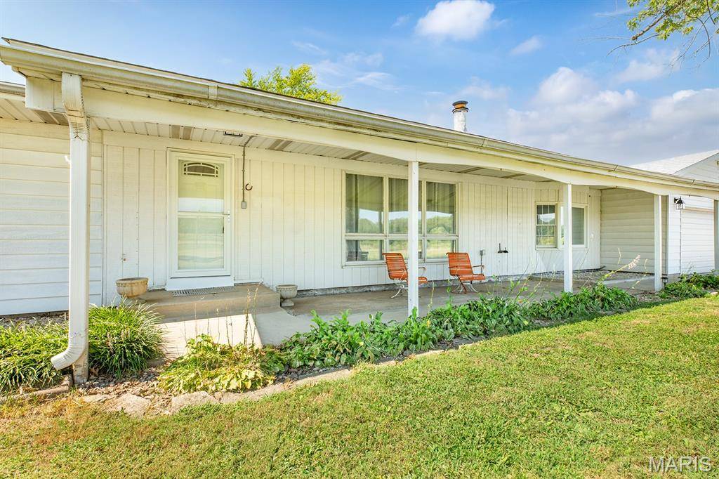 8204 Montclaire AVE, Brighton, IL 62012