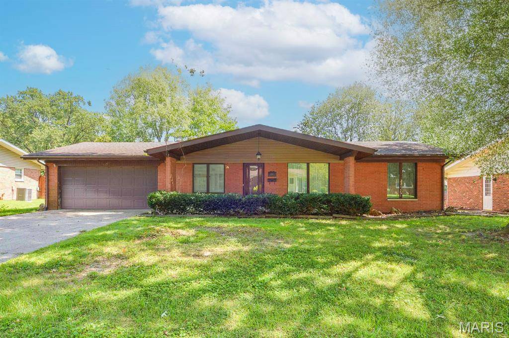 1628 Whitlow DR, Belleville, IL 62226