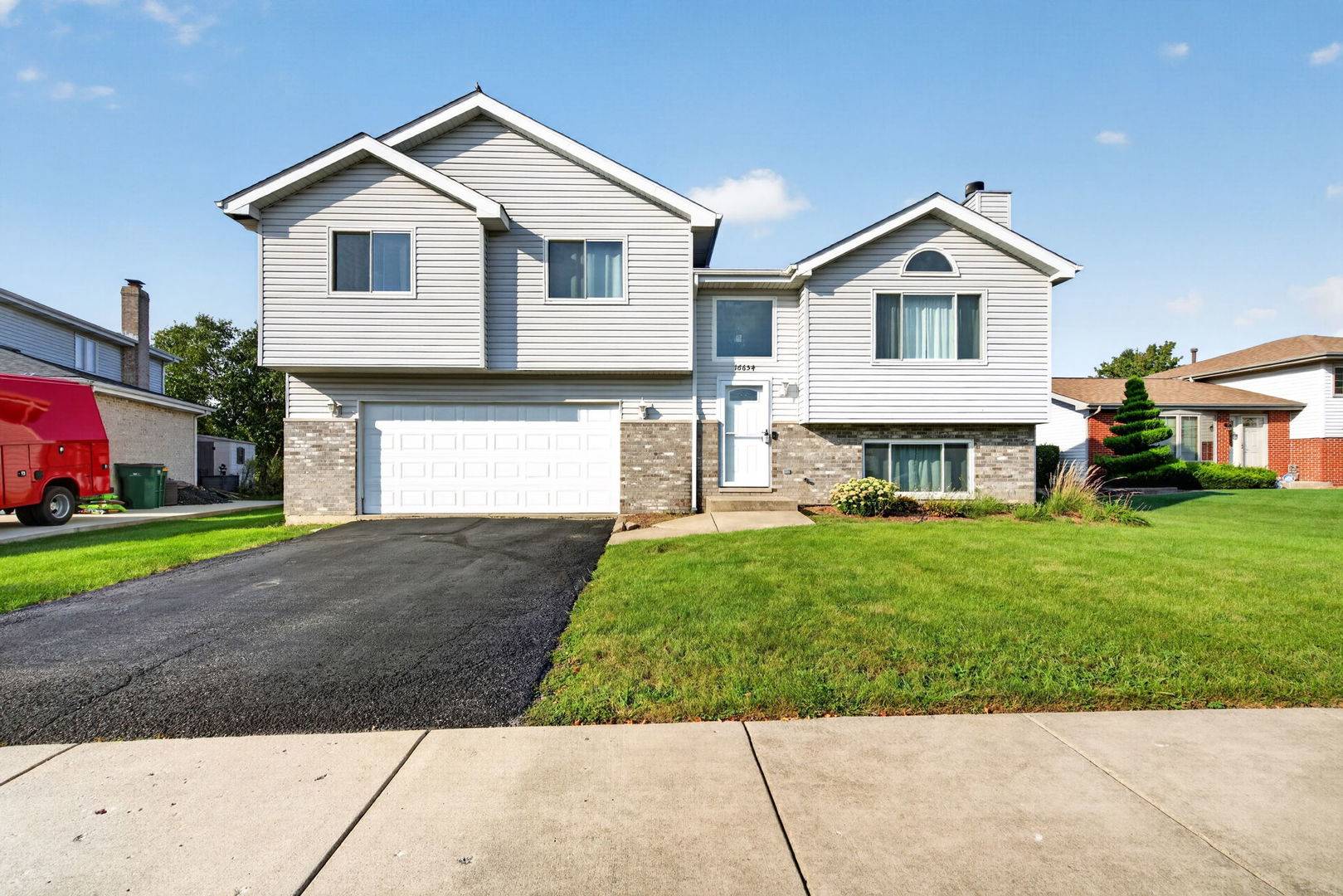 16654 W Sioux DR, Lockport, IL 60441
