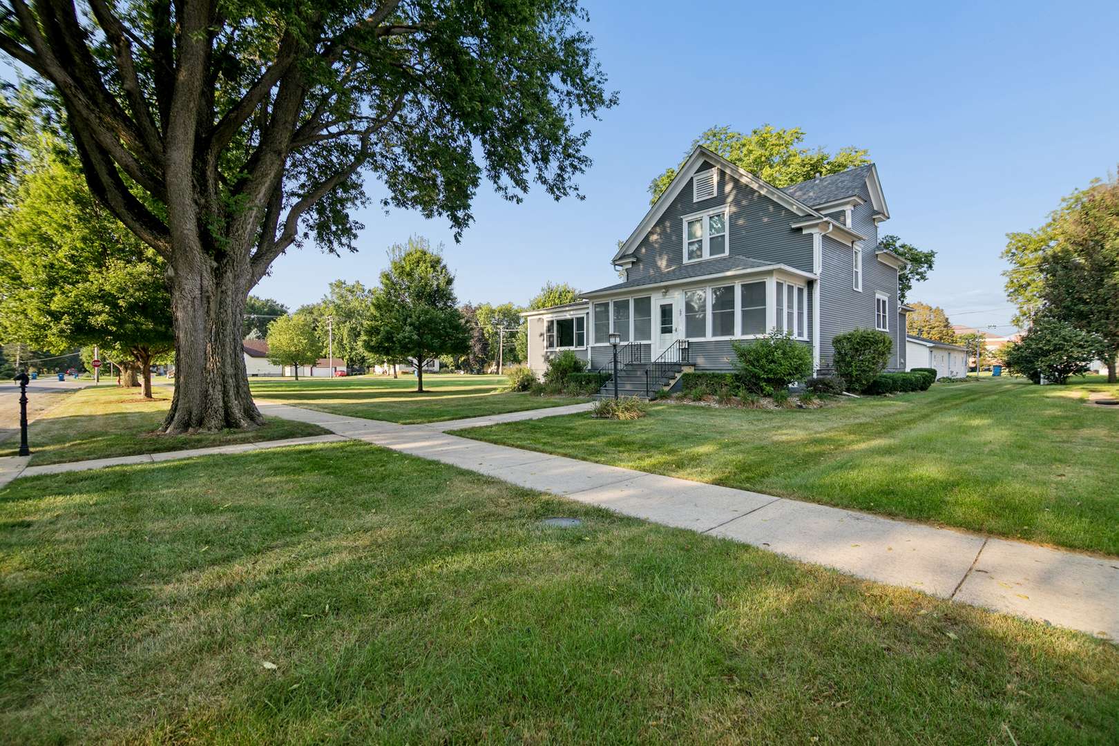 69 Hill ST, Momence, IL 60954