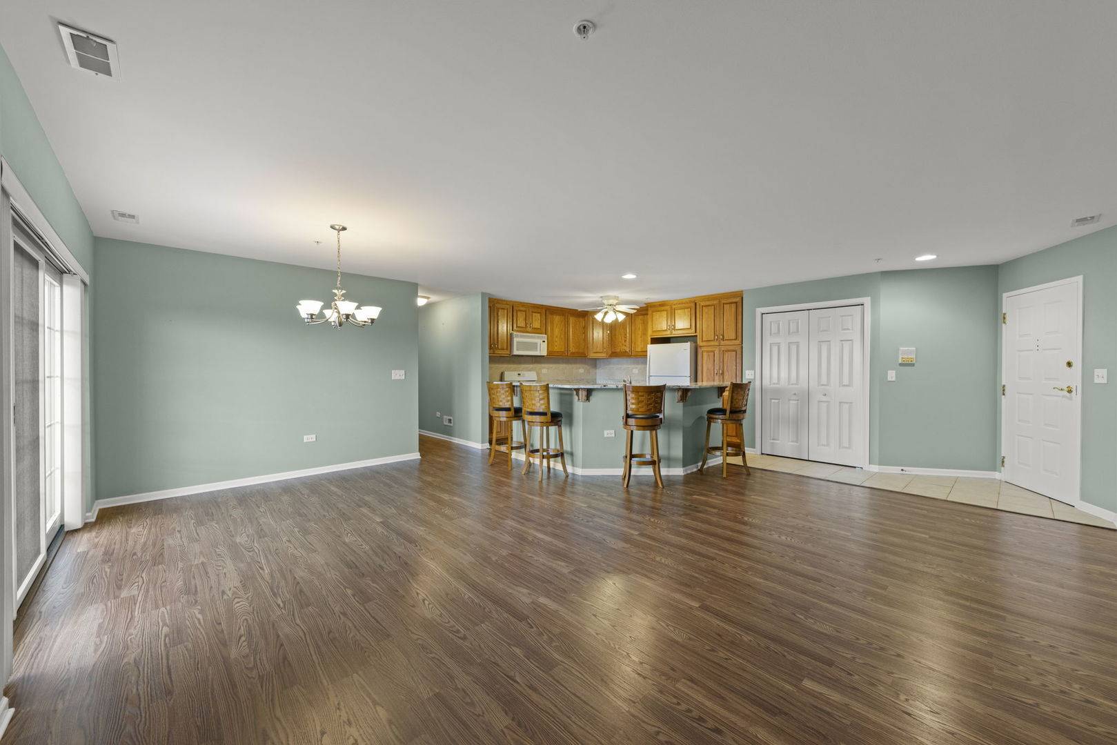 710 W 63rd ST #203, Westmont, IL 60559