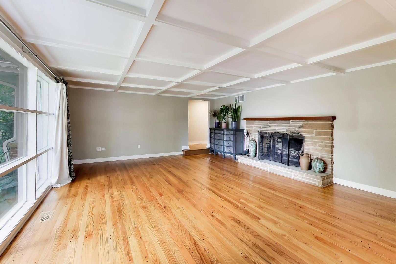 1001 Geneva RD, St. Charles, IL 60174
