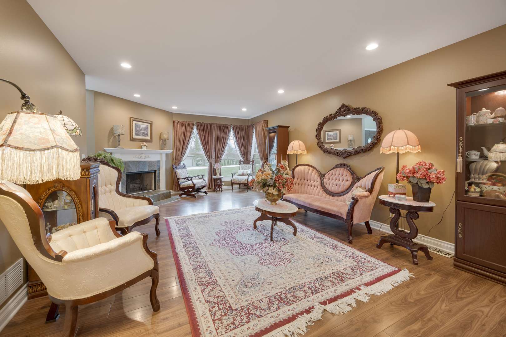 23w531 W Walnut ST, Roselle, IL 60172