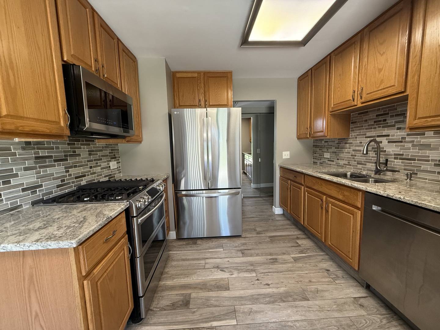 182 Hastings Mill RD, Streamwood, IL 60107