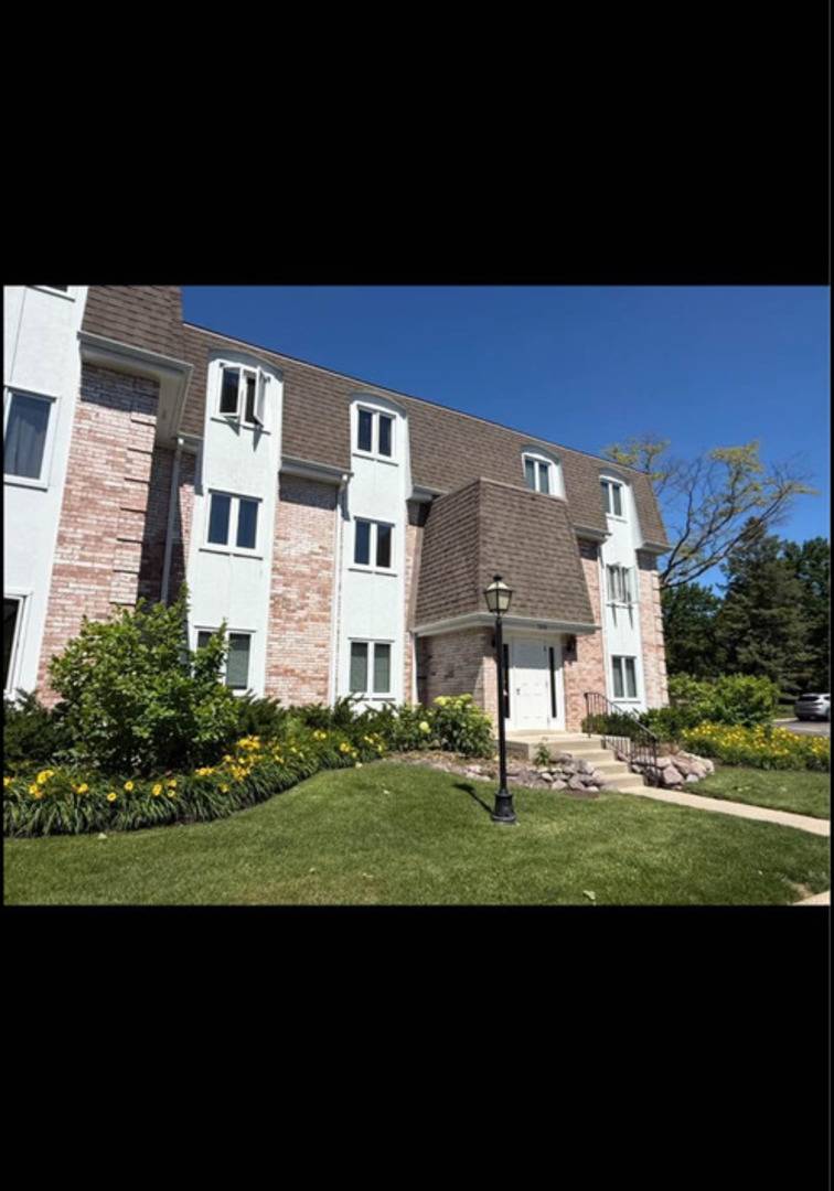 133 E Winchester RD #D, Libertyville, IL 60048