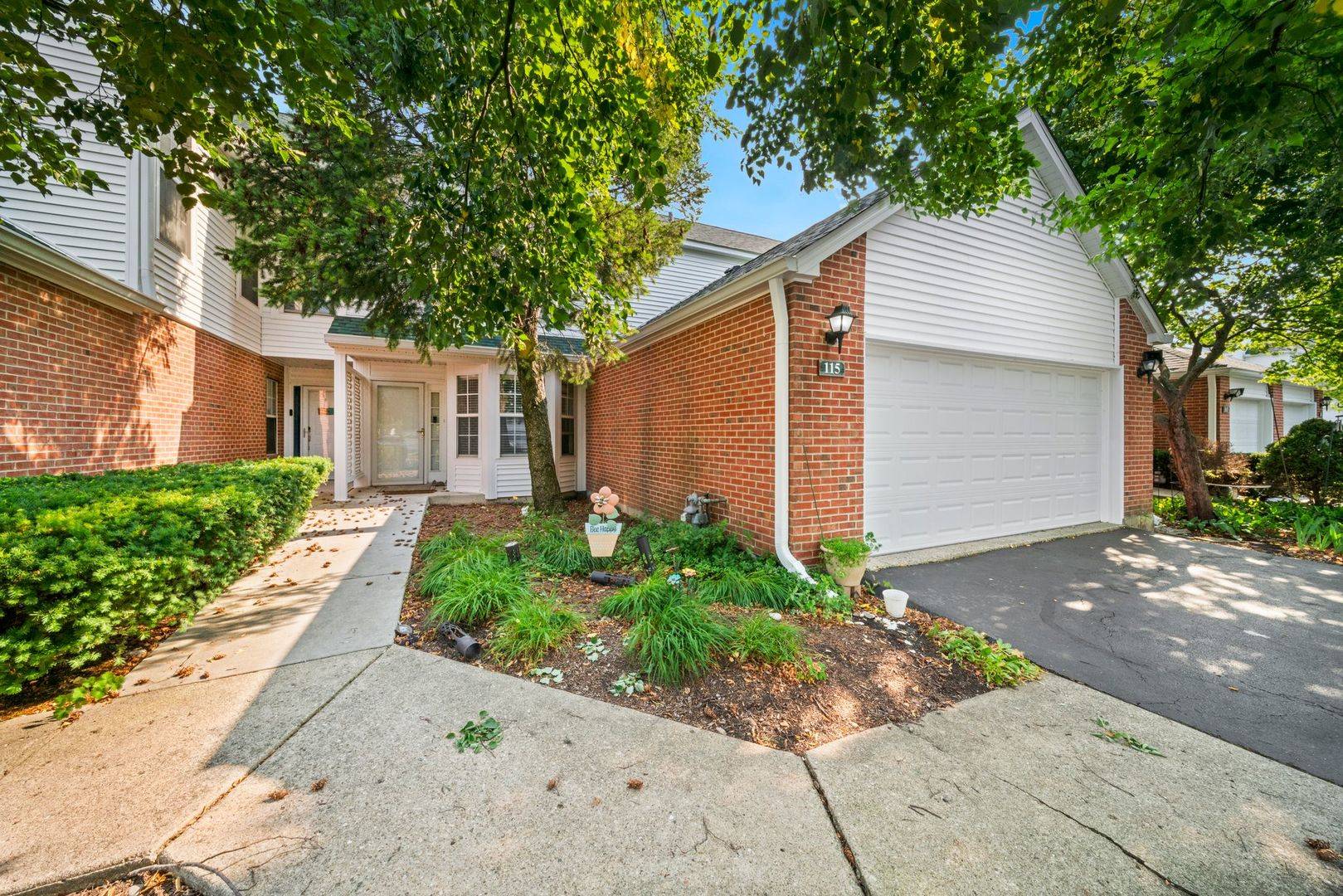115 Hemstead ST, Lake Bluff, IL 60044