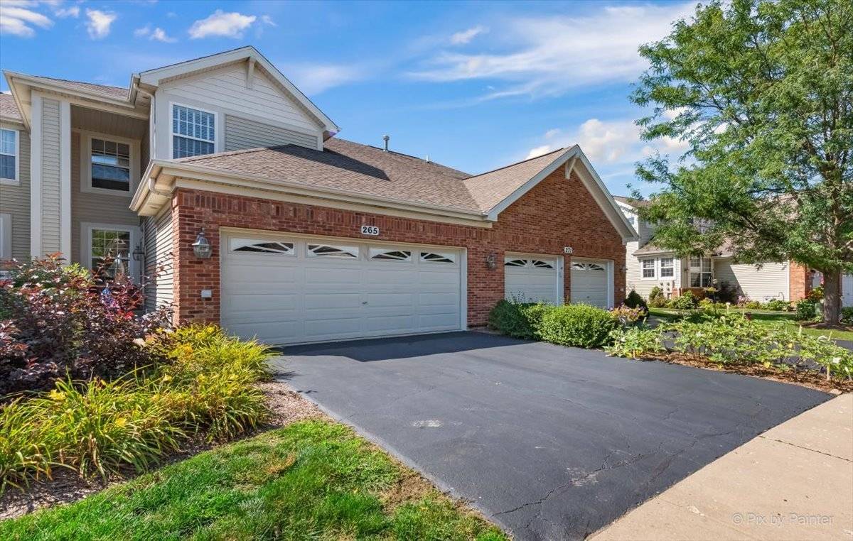 265 Birch LN, St. Charles, IL 60175