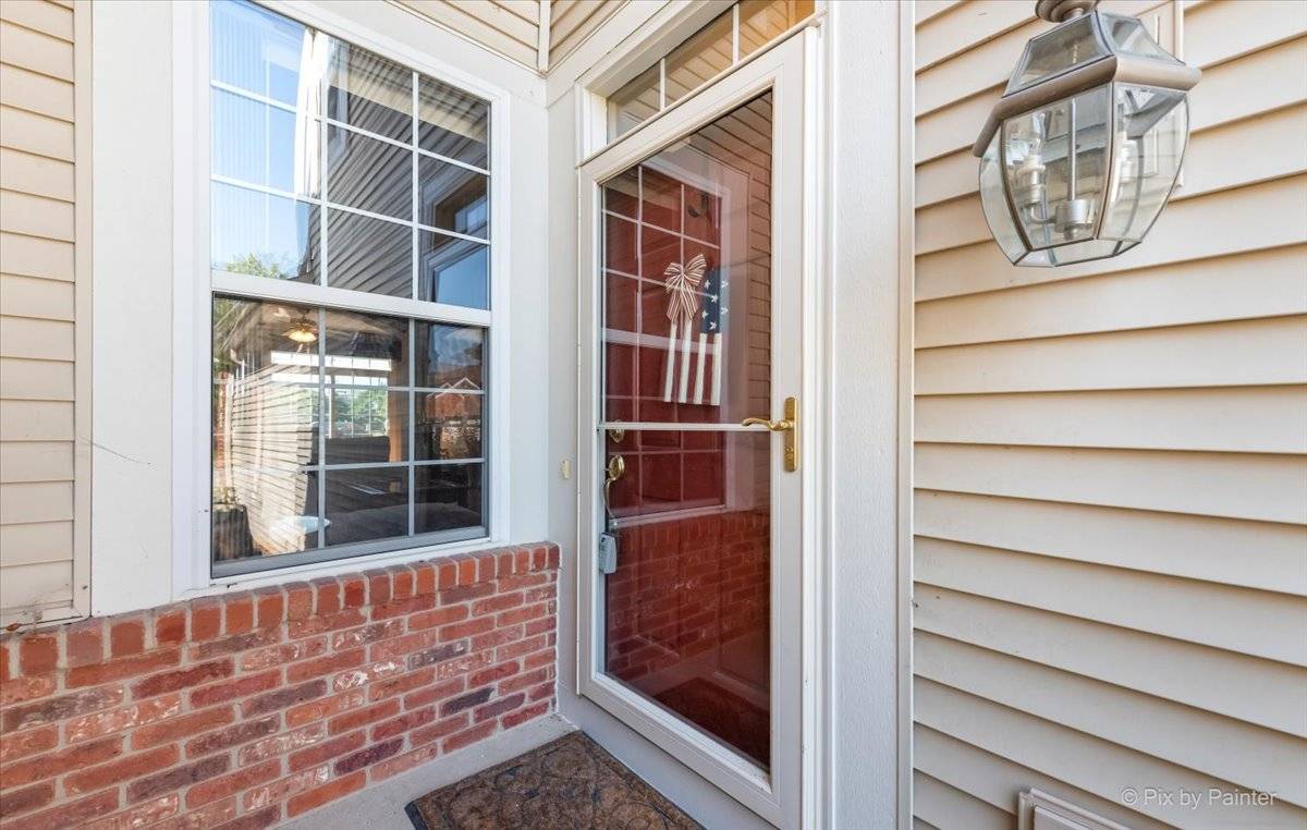 265 Birch LN, St. Charles, IL 60175