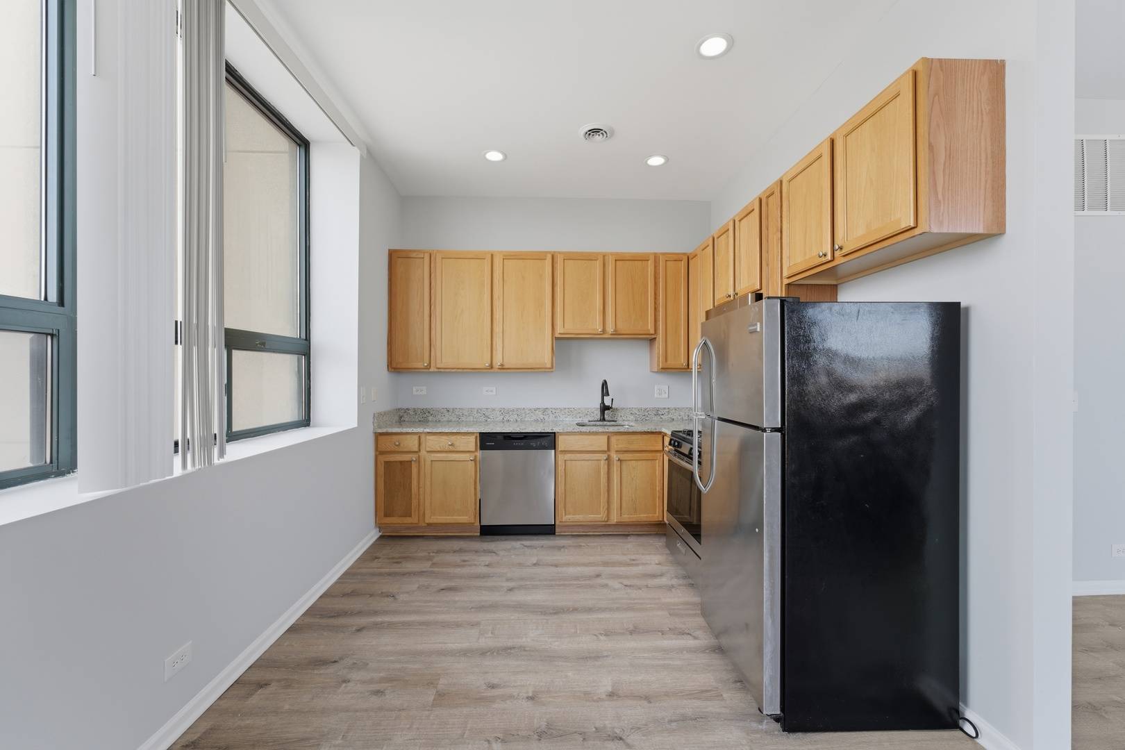 2451 W Howard ST #512, Chicago, IL 60645