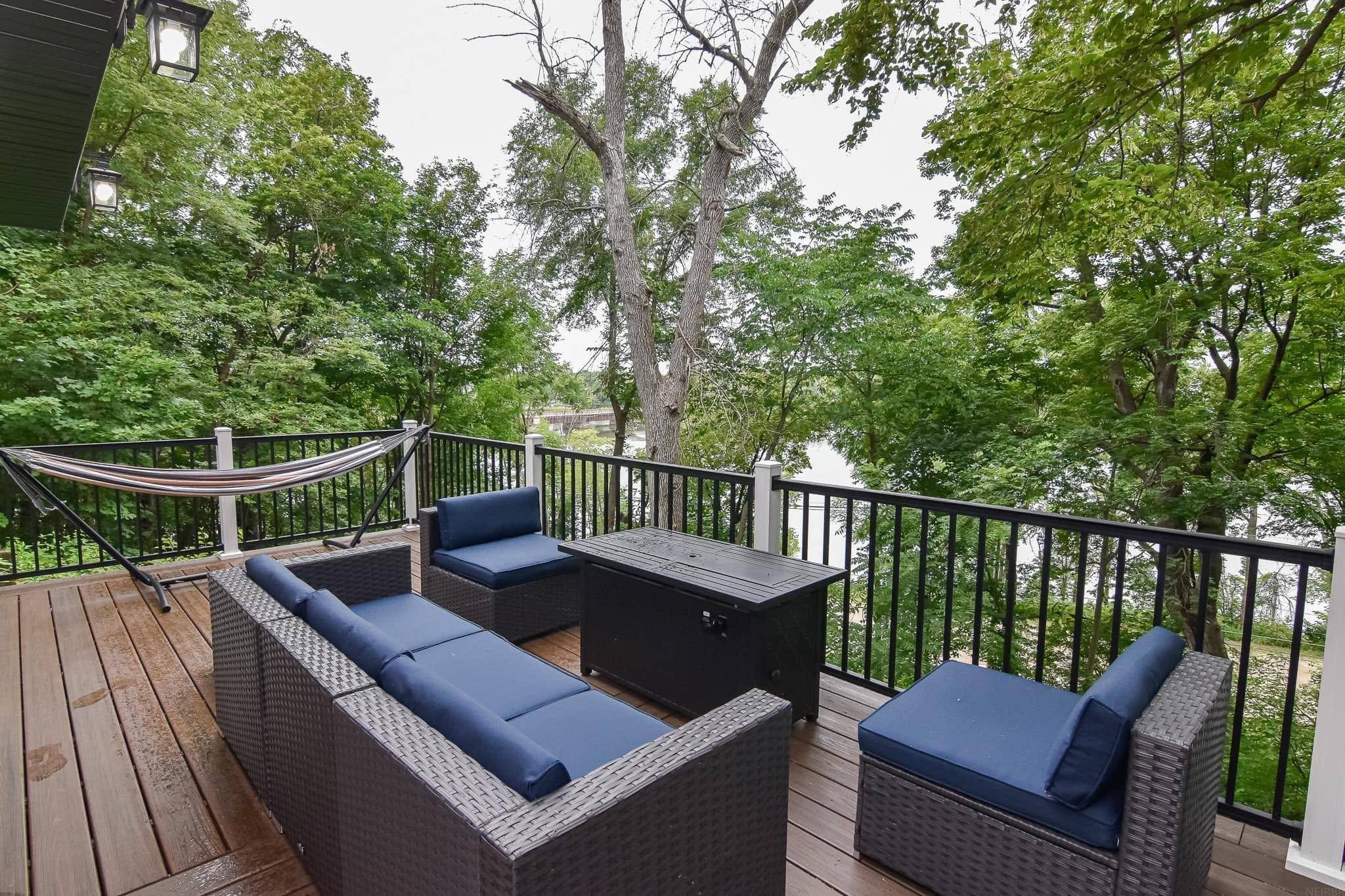 313 NE 3RD AVE, Waverly, IA 50677