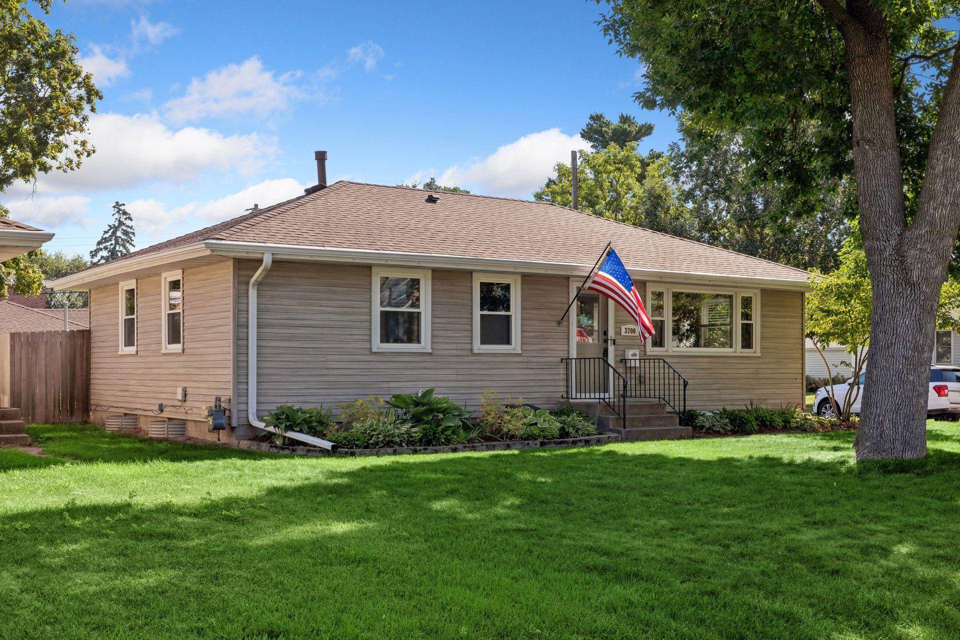 3700 Hubbard AVE N, Robbinsdale, MN 55422