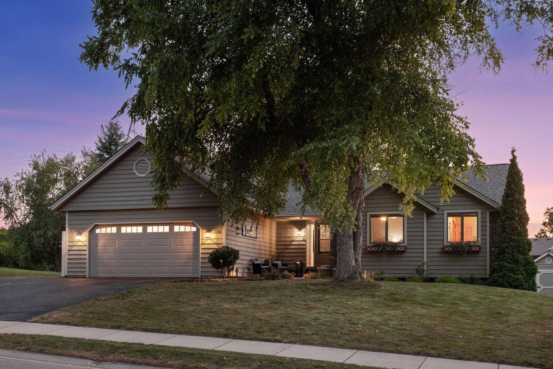 1736 White Oak DR, Chaska, MN 55318