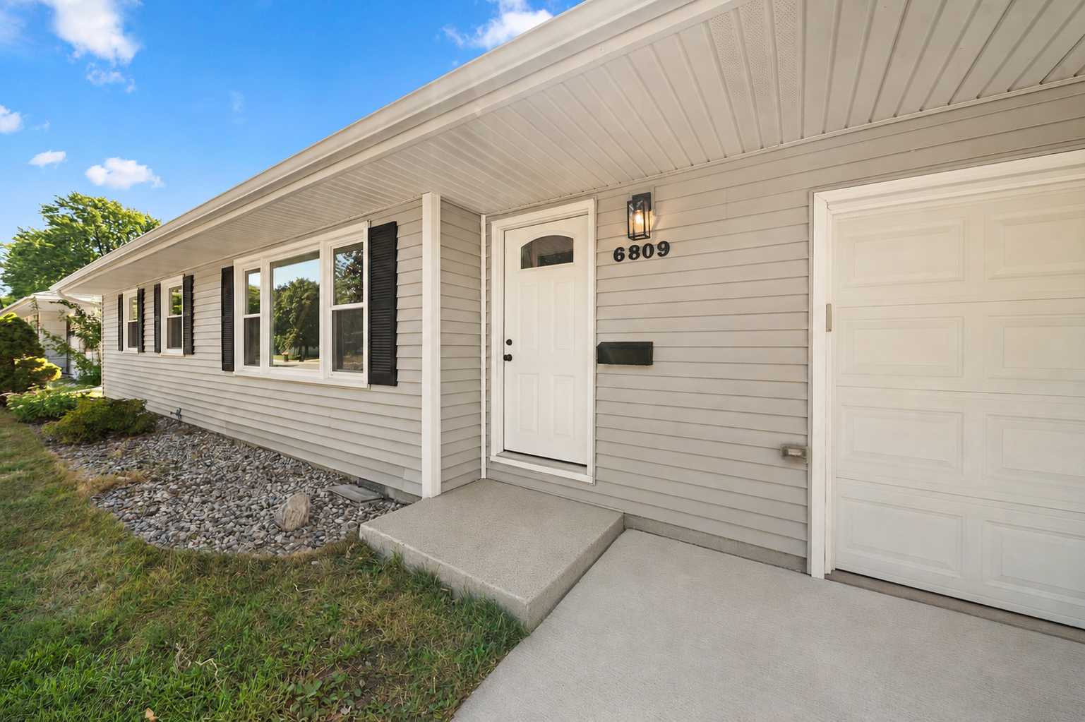 6809 Dudley AVE N, Crystal, MN 55428