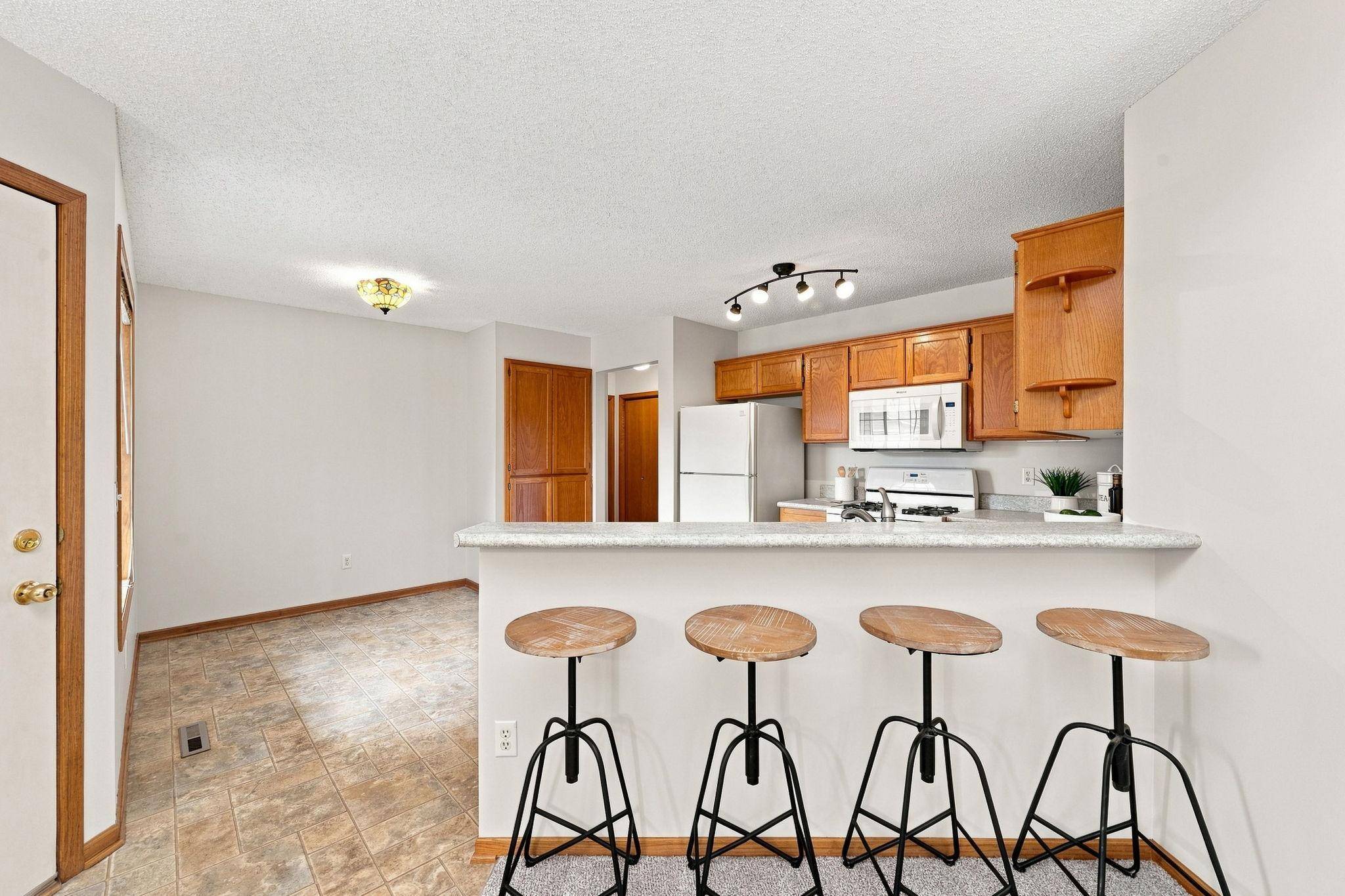 8521 Telford LN, Brooklyn Park, MN 55443