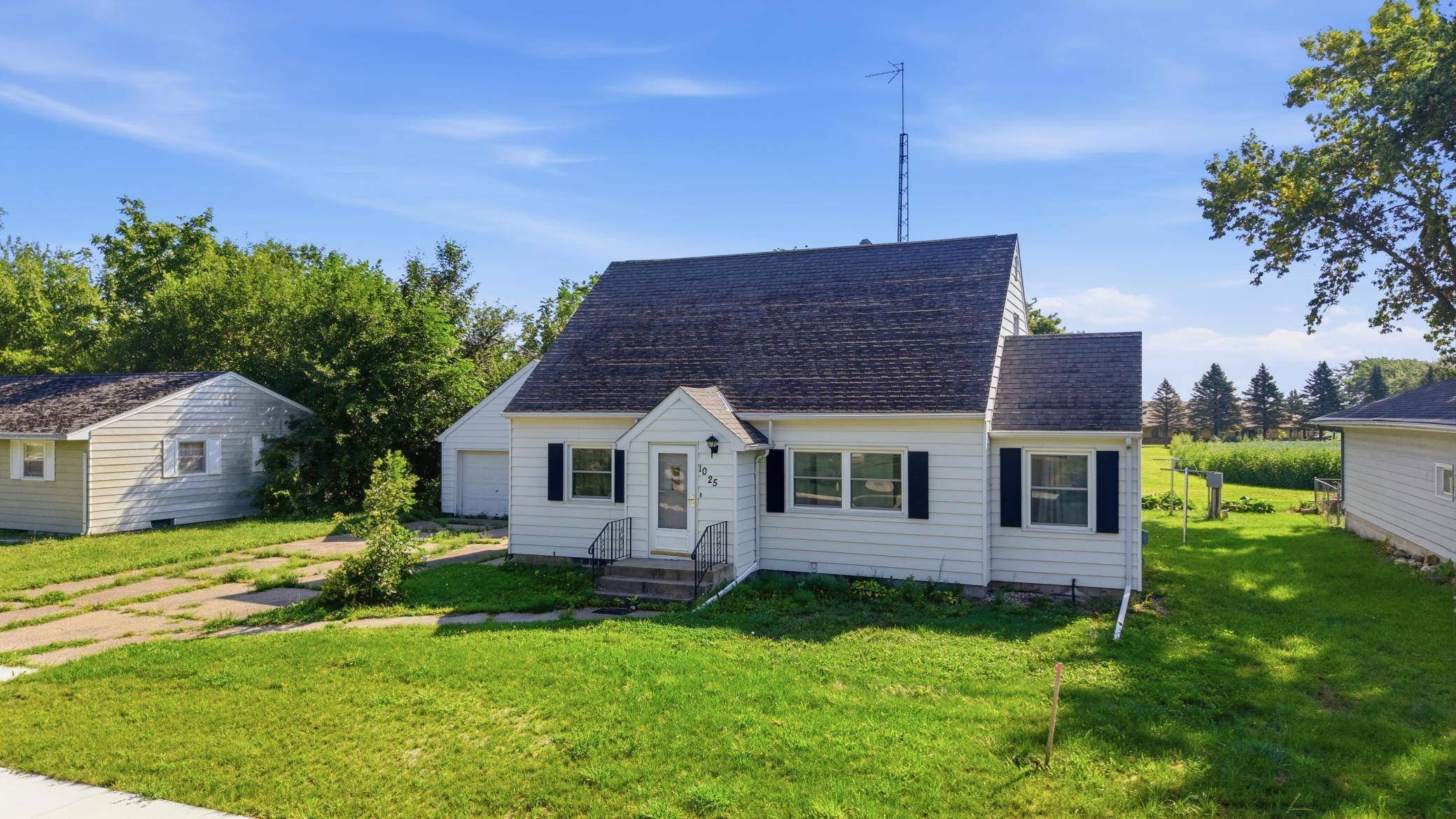 1025 7th ST S, Saint James, MN 56081