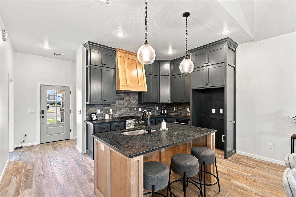 4817 Misty Wood LN, Mustang, OK 73064