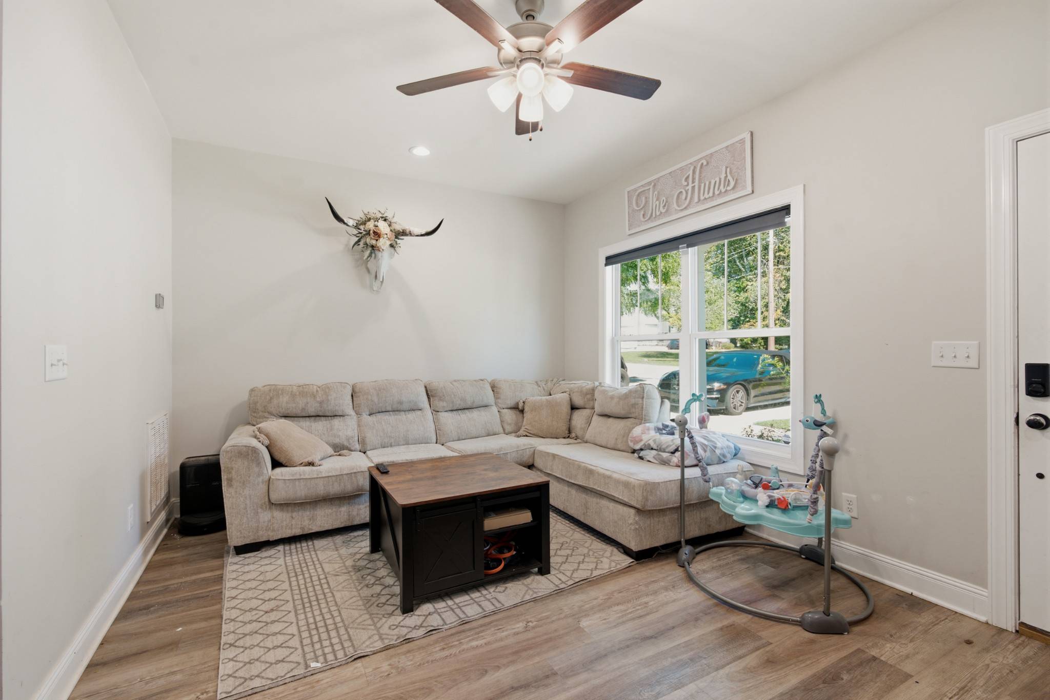 201 16th Ave #E, Springfield, TN 37172