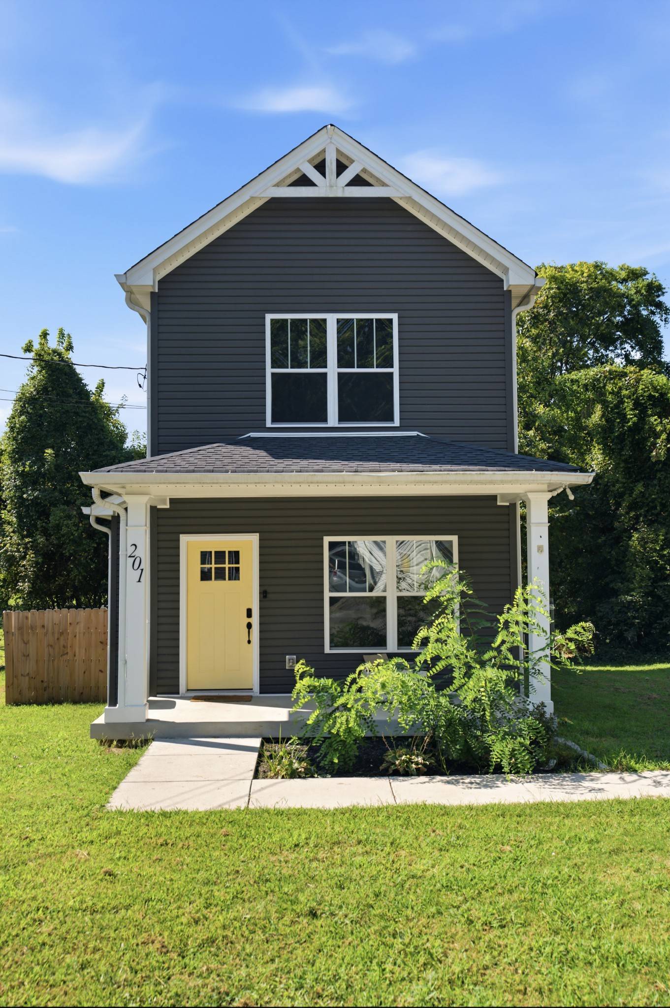 201 16th Ave #E, Springfield, TN 37172