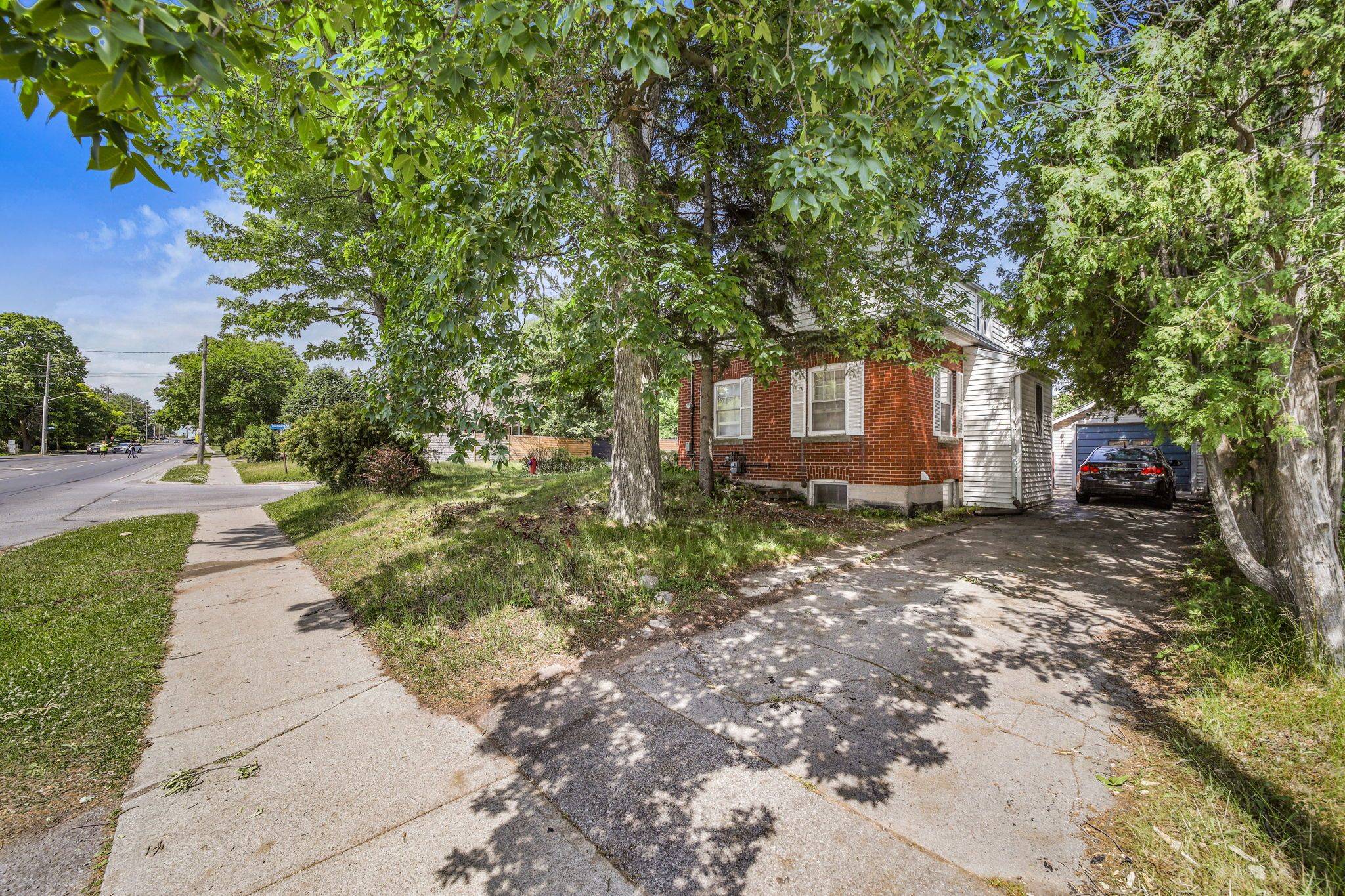 6198 Delaware ST, Niagara Falls, ON L2G 2E8