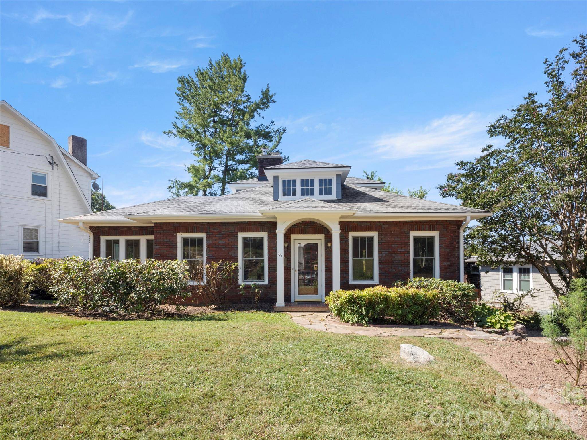65 Longview RD, Asheville, NC 28806
