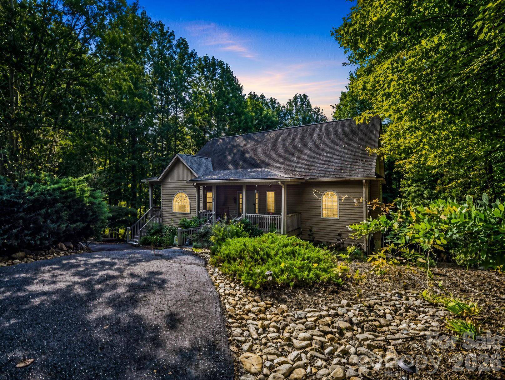 107 Wilkerson CT, Lake Lure, NC 28746