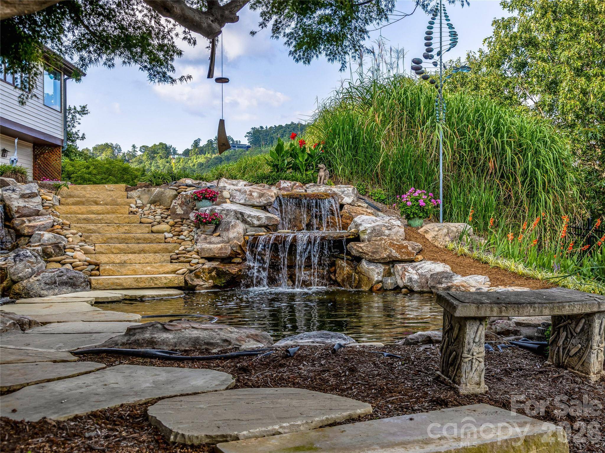 10 Beaverbrook CT, Asheville, NC 28804