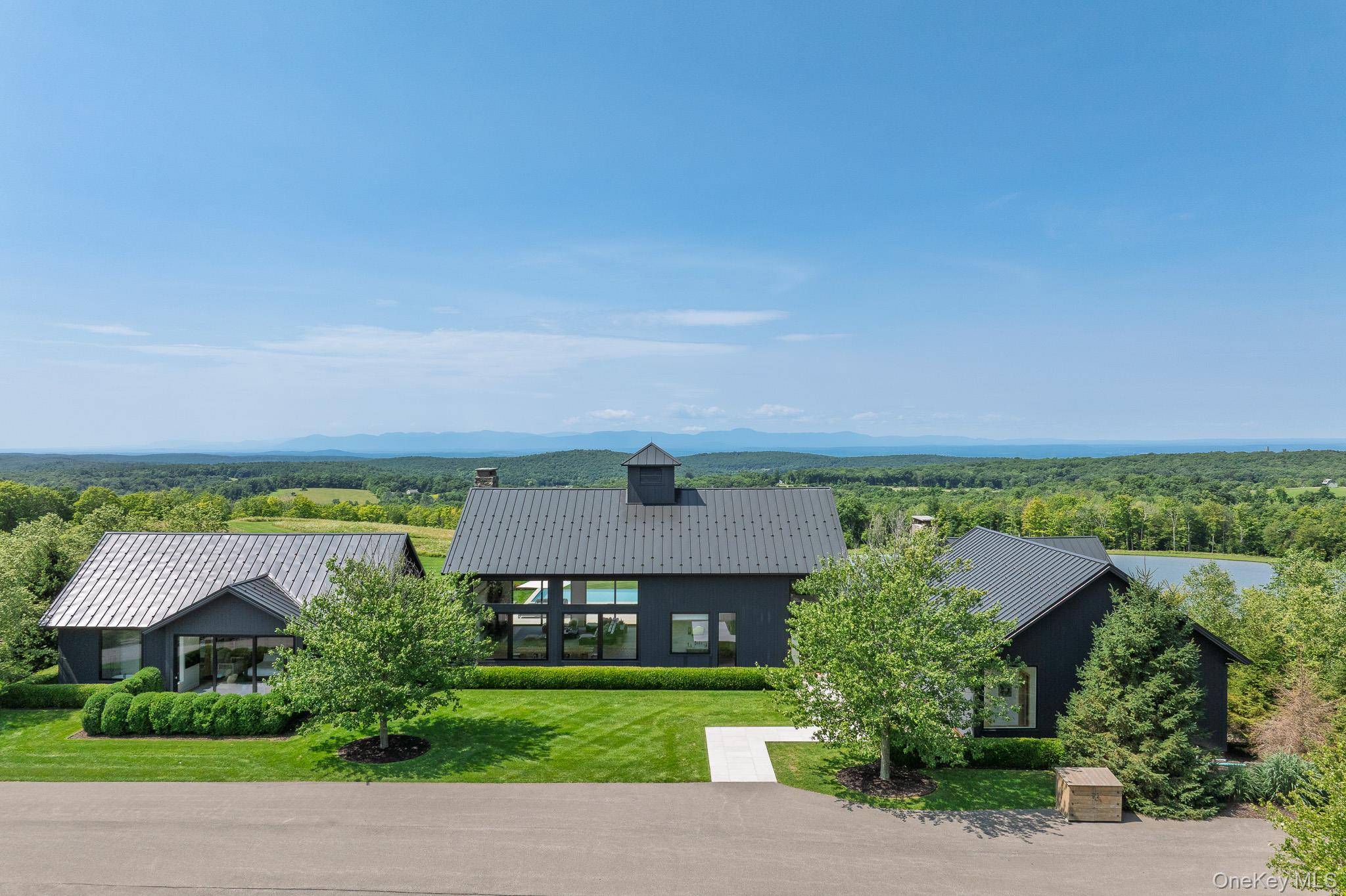 21 Schoolhouse RD, Hillsdale, NY 12529