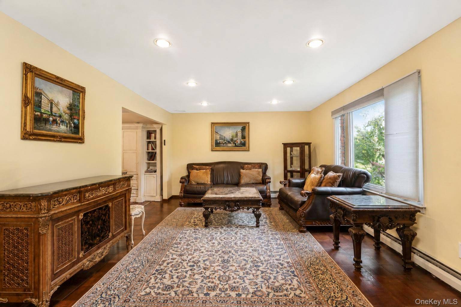 5 Cathy LN, Great Neck, NY 11024