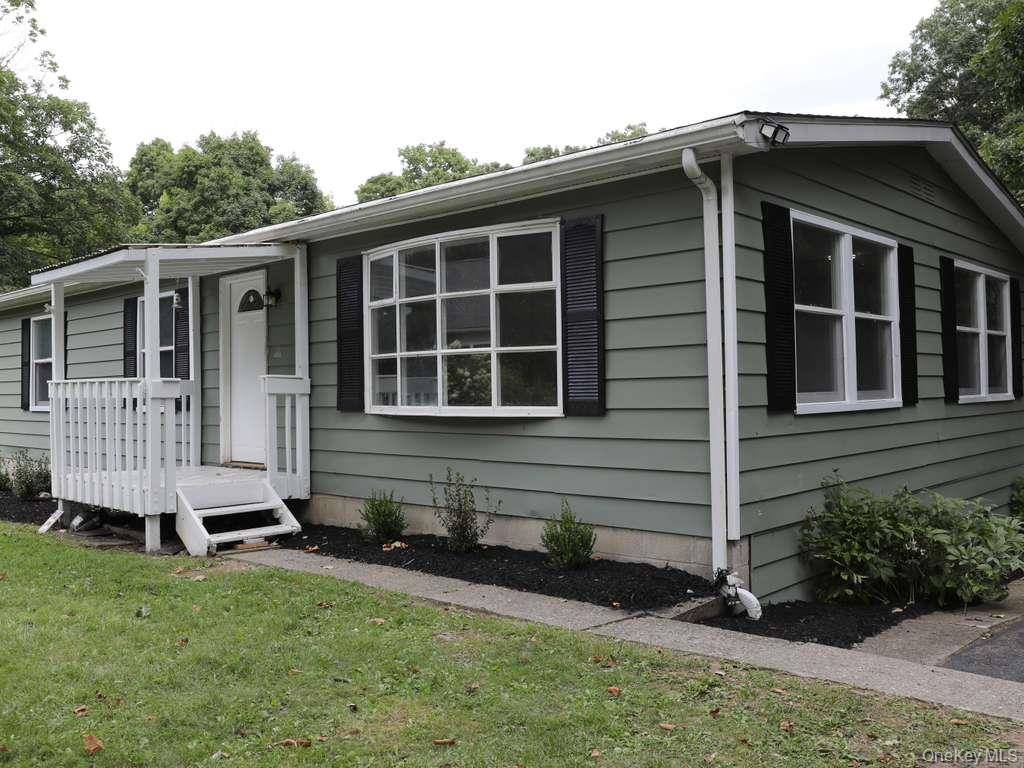 8 Victoria LN, Beacon, NY 12508