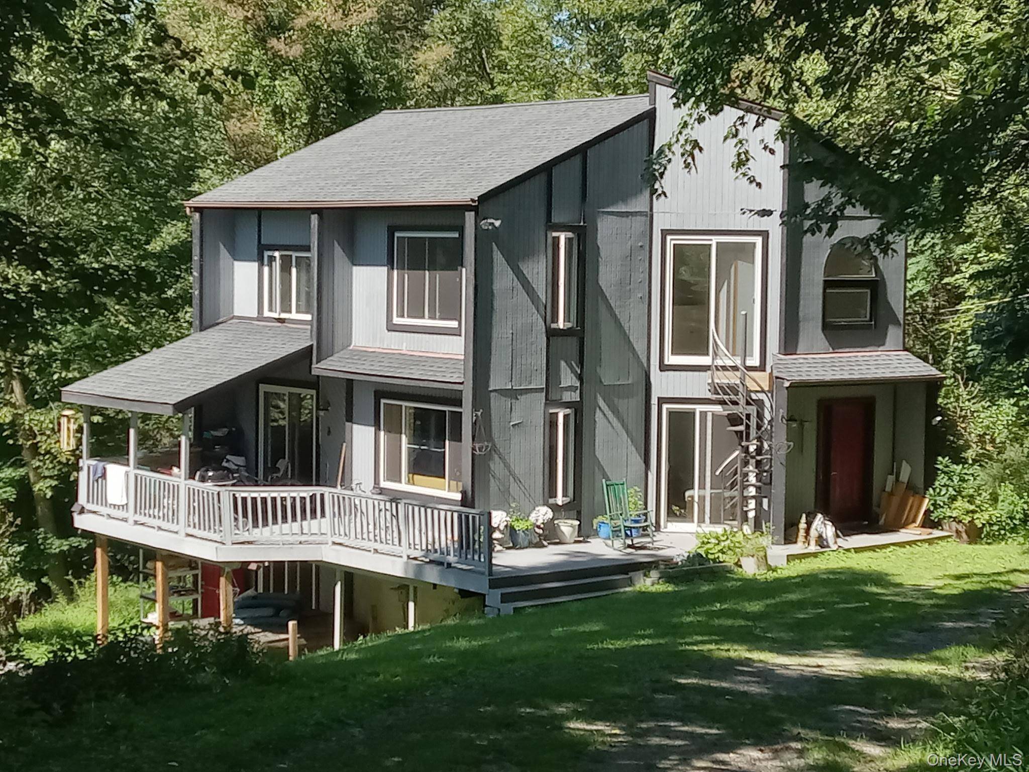 46 Patricia LN, Clinton Corners, NY 12514