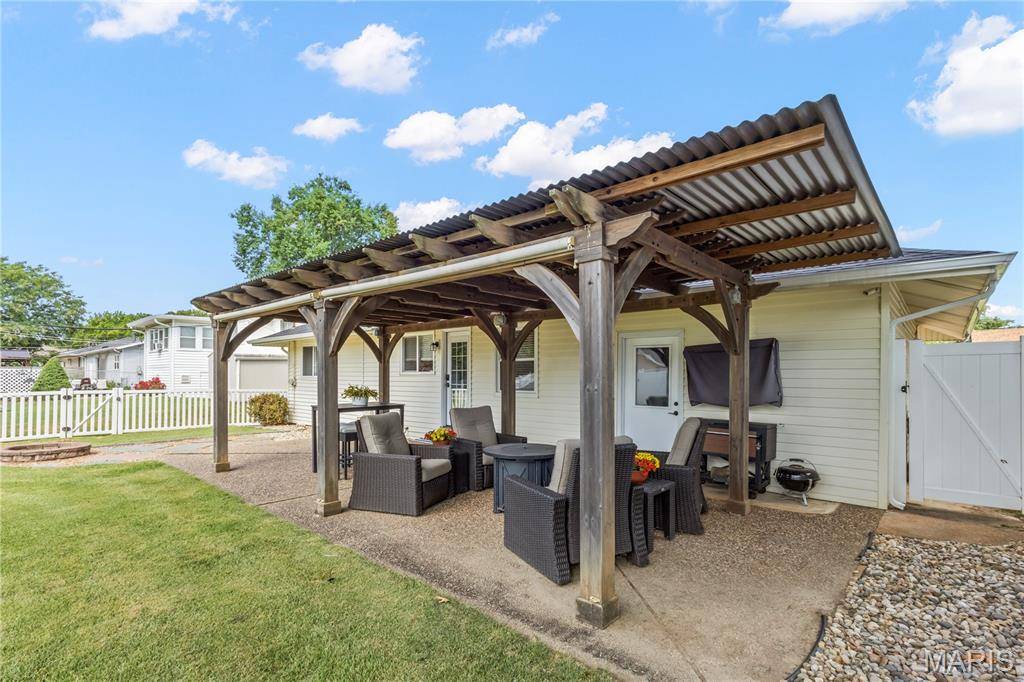 410 Palermo DR, Ballwin, MO 63021