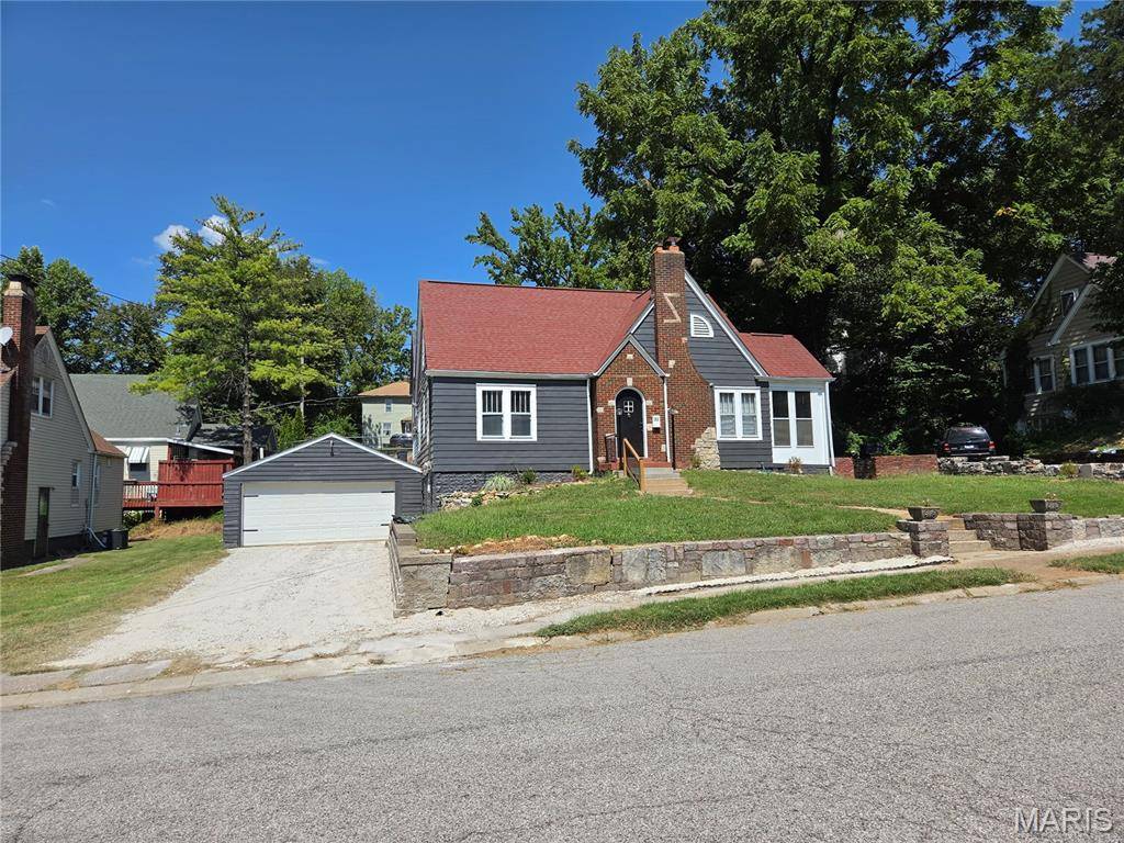 33 Glenview DR, Belleville, IL 62223
