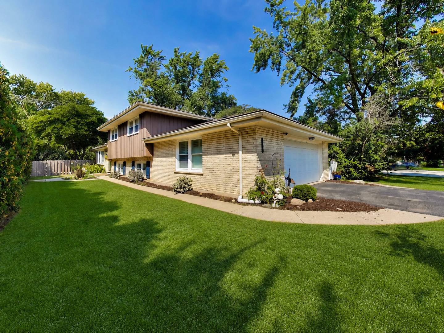 116 W Central RD, Arlington Heights, IL 60005