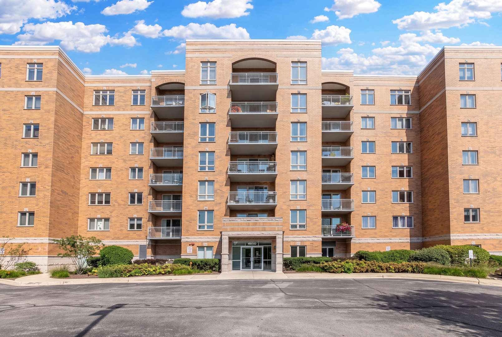 6815 N Milwaukee AVE #507, Niles, IL 60714