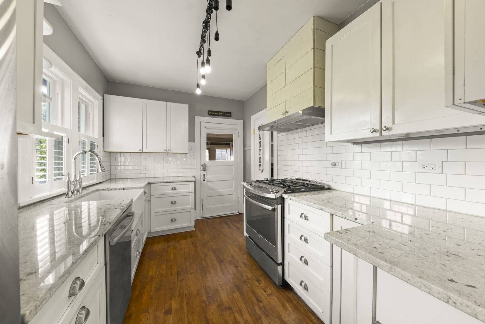 1002 N President ST, Wheaton, IL 60187