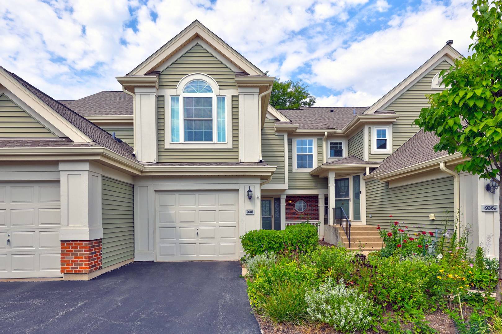938 Little Falls CT, Elk Grove Village, IL 60007