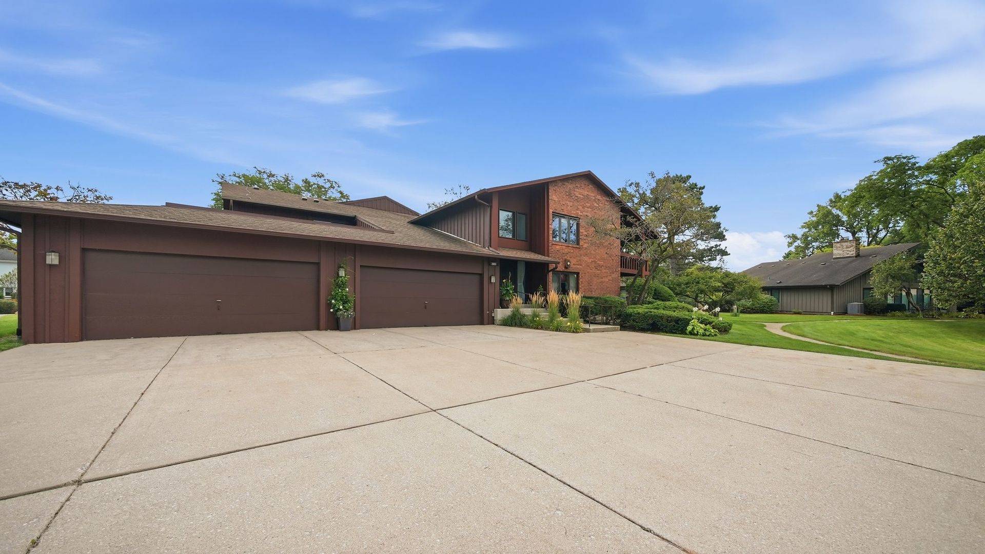 3105 Toulon DR, Northbrook, IL 60062