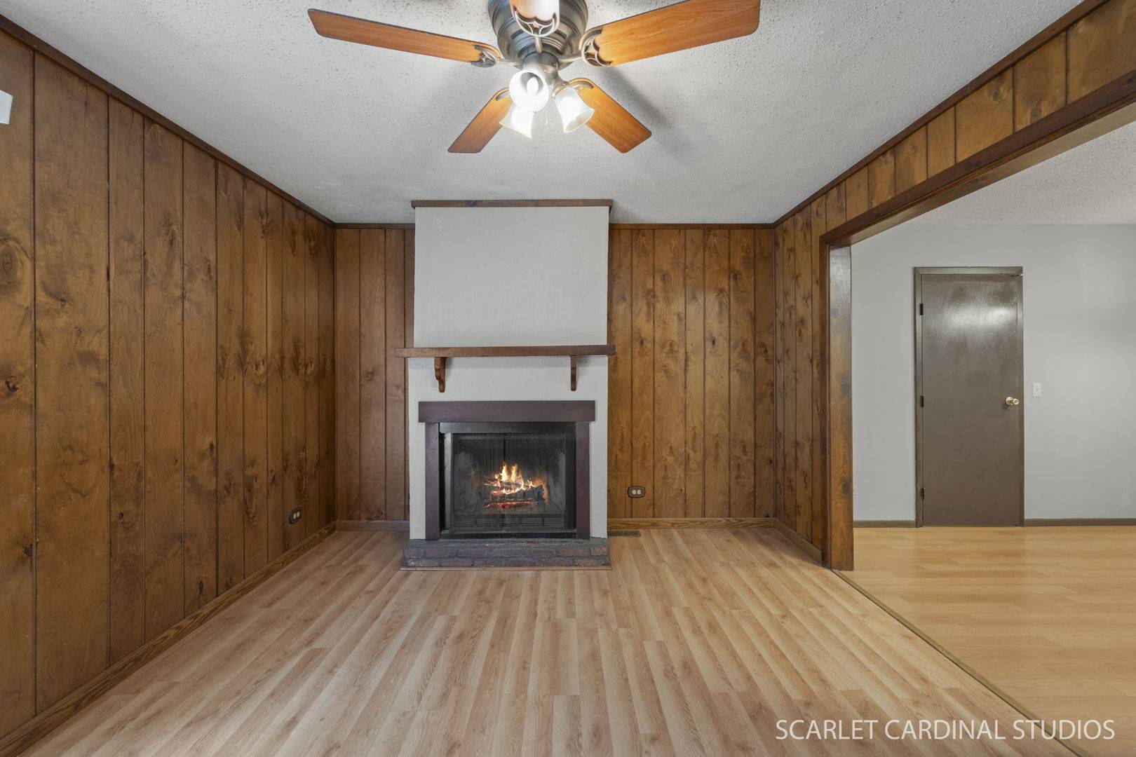 2S211 Sanchez DR, Warrenville, IL 60555