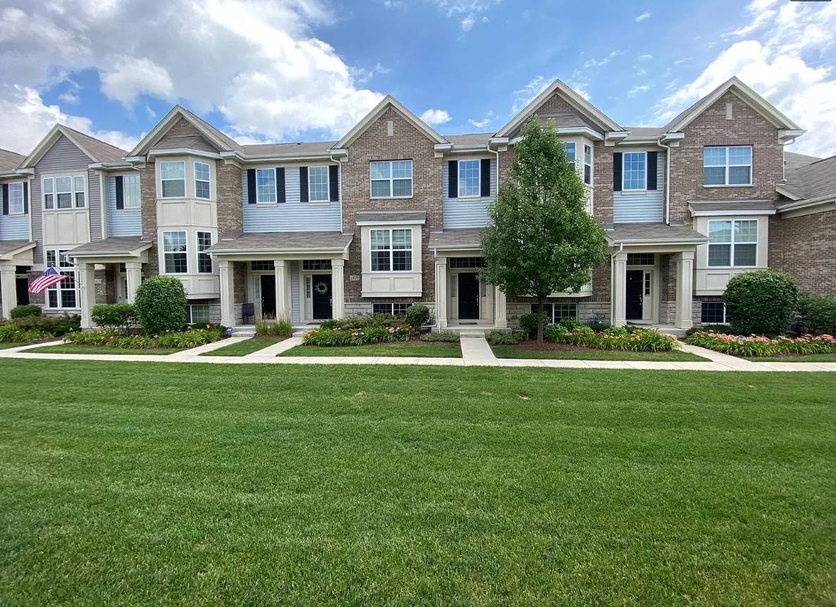 2873 Henley LN #2873, Naperville, IL 60540